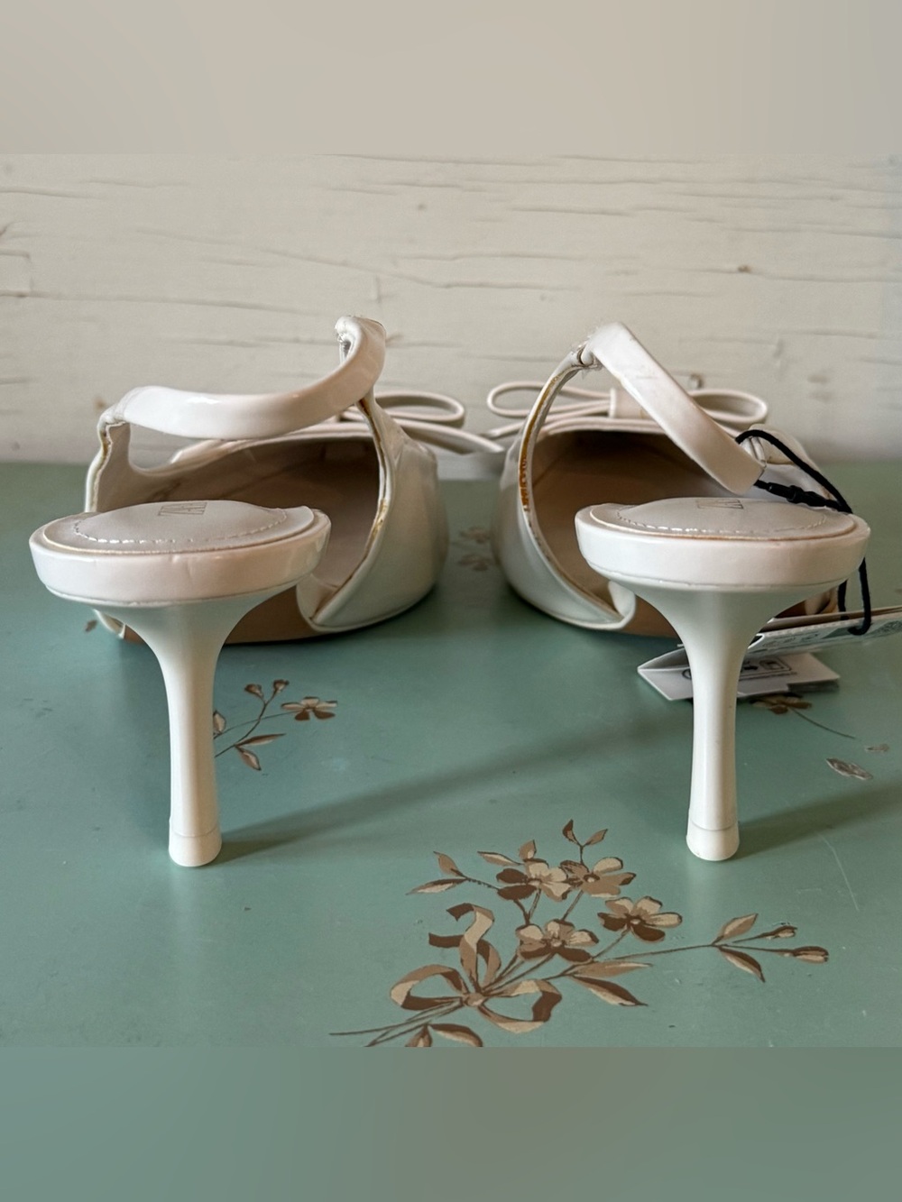 NEW! Zara Sling Back, Ivory/Cream, Faux Patent Leather,Kitten Heels,Bow Trim, 9 - Picture 4 of 9